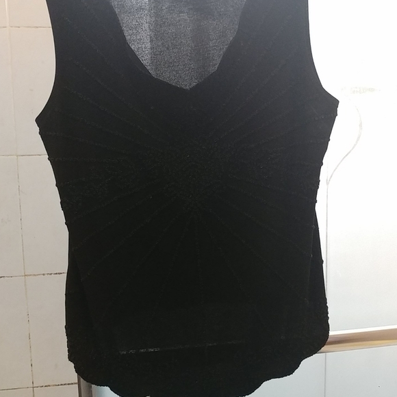 Beautiful Women black top with design - Picture 5 of 10